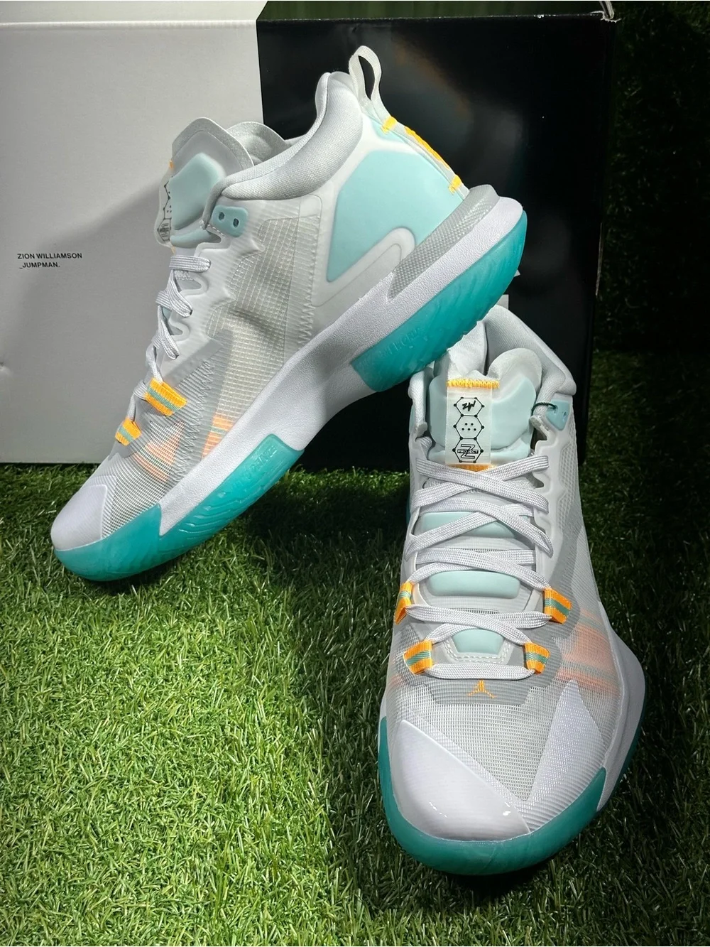 JORDAN ZION 1 , WHITE/ DYNAMIC TURQUOISE, MENS 10 , DA3130-101 NEW IN BOX